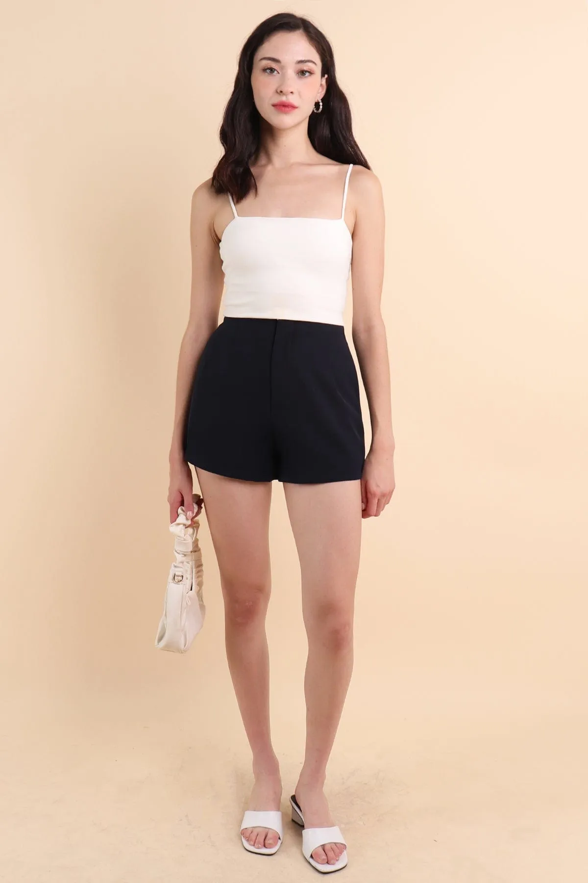 FREDA SEAMLESS BASIC SHORTS IN NAVY